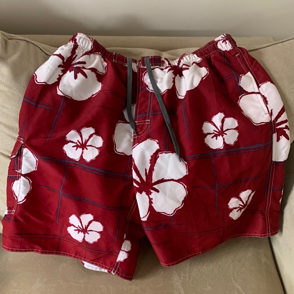 Hibiscus pattern swim trunks